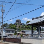 ながい - 目の前に丸岡城