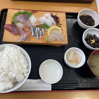 市場食堂ぶえんかん_1