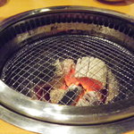 炭焼 金竜山 - 炭火です。無縁ロースターじゃないから煙ばんばんです。