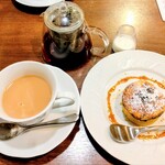星乃珈琲店 - 料理写真:紅茶、とろけるカスタードとリンゴのスイートポテトブリュレセット