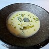SPICE LAB TOKYO - そら豆のスープ、アジョワンオイル添え