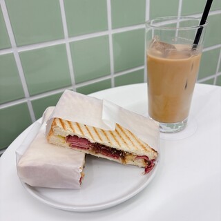 ROAR COFFEE_0