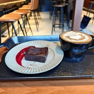 こっぱ 様 2点おまとめ。黒地にリーフサークル(^^)五福のかんたん美容衿♡ 口コミ一覧 : LATTE ART MANIA TOKYO 福岡2号店 - 赤坂/カフェ [食べログ]