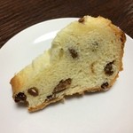 Marc Laugel   - クグロフ（シュクレ）中にはレーズンたっぷり。