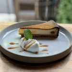 HAGI CAFE  - ラム漬け無花果のチーズケーキ