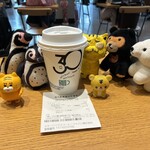 スターバックスコーヒー - ドリンク写真:アイスコーヒーS   394円(税込)   ※日本で30周年、記念のロゴ入り