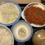 松屋 - 料理写真:うまトマ“国産雪国育ち”ロースかつ定食、
無料サービス券でポテサラ