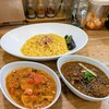 レインボウスパイス - DINNER ダブルカリー（1,100円）✨。フライドオニオンが乗ったイエローライスと、本格スパイスカレーの相性が最高