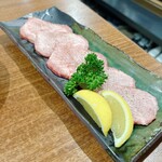 炭火焼肉 牛和鹿 - 