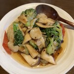 維摩 - ホタテとブロッコリーの黒豆炒め