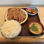 手打風ラーメン 洋定食 ボリューム - 料理写真: