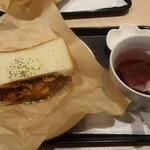 BUNK SANDWICHES Mita seizaka ten - Pulled Pork & Cheddar Cheese S + Herbal Tea (JPY 490 + JPY 200)