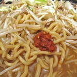 味の八珍亭 - 特製みそラーメン（超特盛り）（「自家製辛子南蛮」を加えて）
