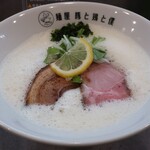 麺屋 豚と鶏と僕 - 料理写真: