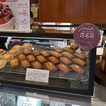 レ・ザンジュ - 商品陳列