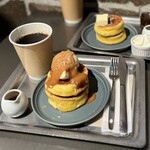 Roasted COFFEE LABORATORY - ・本日のコーヒー(HOT､Regular)
・ソルティーバターキャラメルホットケーキ
