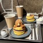 Roasted COFFEE LABORATORY - ・本日のコーヒー(HOT､Regular)
・ソルティーバターキャラメルホットケーキ