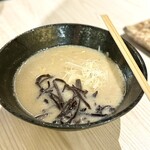 日本酒BAR 縁 - ・たちうおのラーメン 素ラーメン 990円/税込
(ねぎ +165円/税込、キクラゲ +220円/税込)
