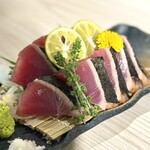 日本酒BAR 縁 - ・カツオの藁焼きたたき 2,728円/税込