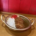 カレーしか勝たん - 料理写真:定番のカレーライス(トッピング1つ)