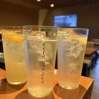 焼き鳥と楽しむ、自家製サワー・カクテルと厳選日本酒