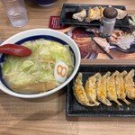 8番らーめん - 料理写真: