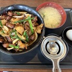 伝説のすた丼屋 - 料理写真:豚ハラミ牛ホルモン丼1390円