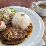バッケンモーツアルト - 料理写真:ハンバーグランチ(税込1,100円)
①ハンバーグ&コールスロー(千切甘藍&千切紫甘藍&針人参、萵苣)&ポテトサラダ、ミニ蕃加載せ&白ご飯②お味噌汁
デパートのレストラン街にある洋食屋さんぽい味わい