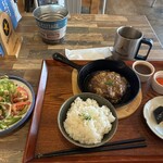 和牛近江牛ランチ 月とハンバーグ - 