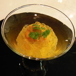 ポエシア - 人参のエスプーマとコンソメジュレ 北海道産生雲丹とともに
      