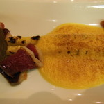 ポエシア - 香川産ホワイトアスパラを桜の香りのサバイヨンで香ばしく 自家製鴨の生ハムを添えて
      