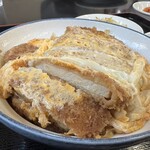 自由軒 - カツ丼のカツ