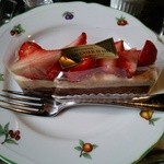 『いちご畑』(510円)！サクサクっとしたタルト生地に、バタークリームと
          　いちごの甘み、旨み、酸味が良いバランス～♪(^o^)丿