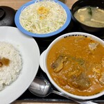 松屋 - 料理写真:「バターチキンカレー」980円「生野菜」150円也。税込。