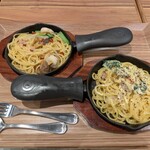 てっぱんのスパゲッティ - 料理写真:トレーに2つ乗っているので重い