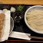 手造りうどん 楽々 - 生醤油うどん858円とちくわ天275円