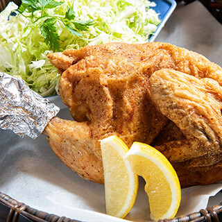 手間暇をかけて作る鶏の半身揚げや伝統のタレカツ丼もご用意