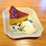 築古喫茶 - 甘酒バスクチーズケーキ