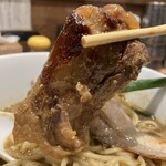 らーめん これこれ - ソーキはとろとろに柔らかい