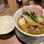 らーめん これこれ - ご飯も到着　濃厚スープがご飯に合う