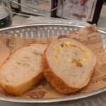 ピッツェリア ブラチェリア チェザリ - 付け合せの自家製パン　お代わり可