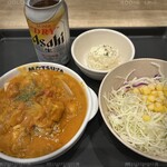 松屋 - 料理写真:バターチキンカレー&サラダ&生ジョッキ缶