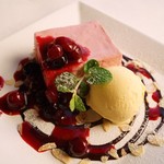 味惑創作 かのん - フランボワーズのティラミスとバニラアイス