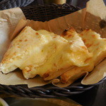 カトマンドゥカリーPUJA - チーズナン(ランチset)　\200