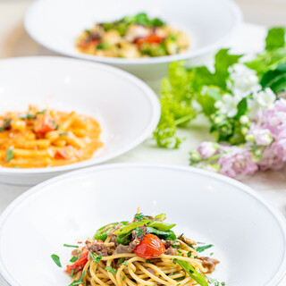季節の食材を練りこんだ生パスタ