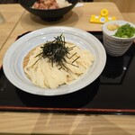 驛釜きしめん - ずるずる_(´ω｀」 ∠)_っと美味しいよ。