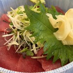 冨久井 - ゴマだれマグロ丼1,200円　錦糸卵と海苔がたっぷり