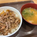 すき家 - 料理写真:肉が少なめでご飯が丸見えなのが足利芳町店の特徴