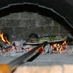 ビエスタ - 料理写真:石窯であっという間に焼き上がる