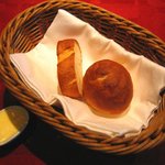 レストラン アヴリーヌ - ホカホカの「自家製パン」